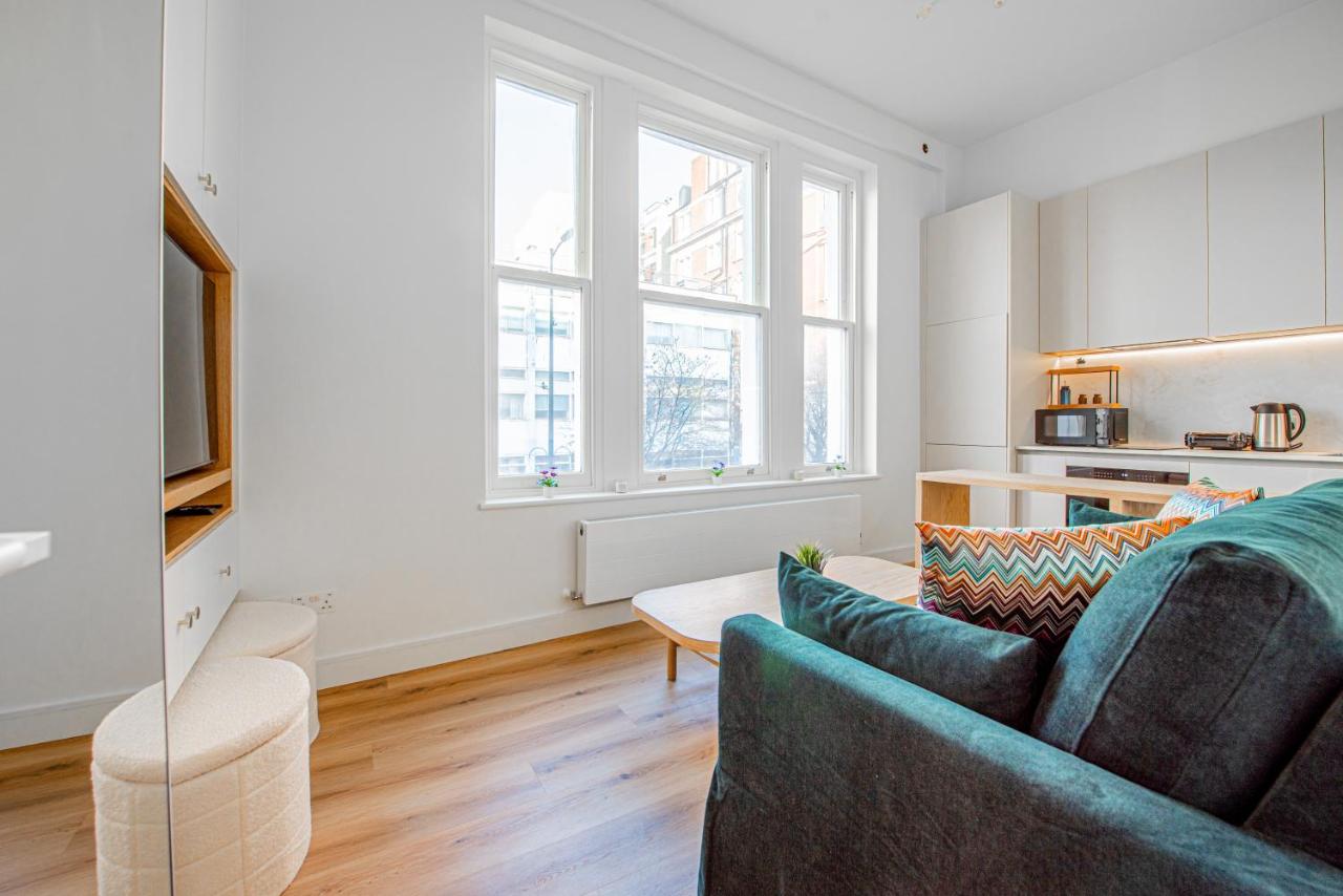 Bright Modern 2 Bed 2 Bath Apartment Paddington - Ferienwohnung London