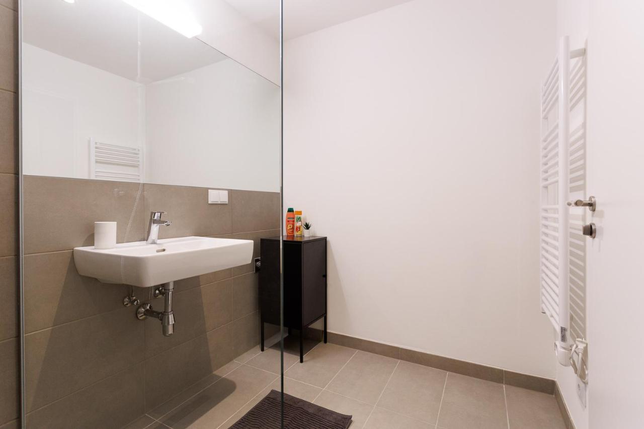 Stylish Brand New Apartment with Free Parking - B&B Viena
