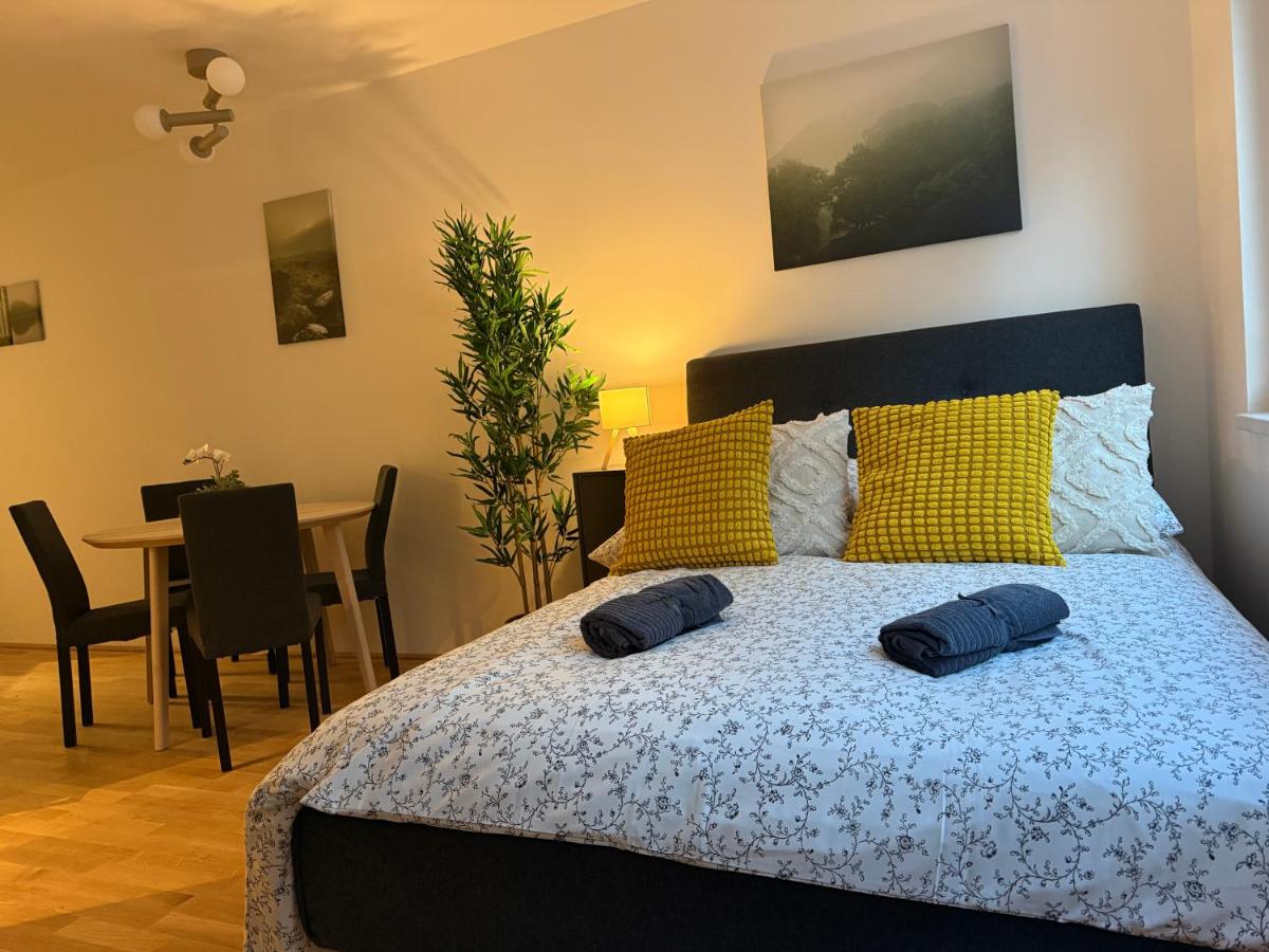 Stylish Brand New Apartment with Free Parking - B&B Viena