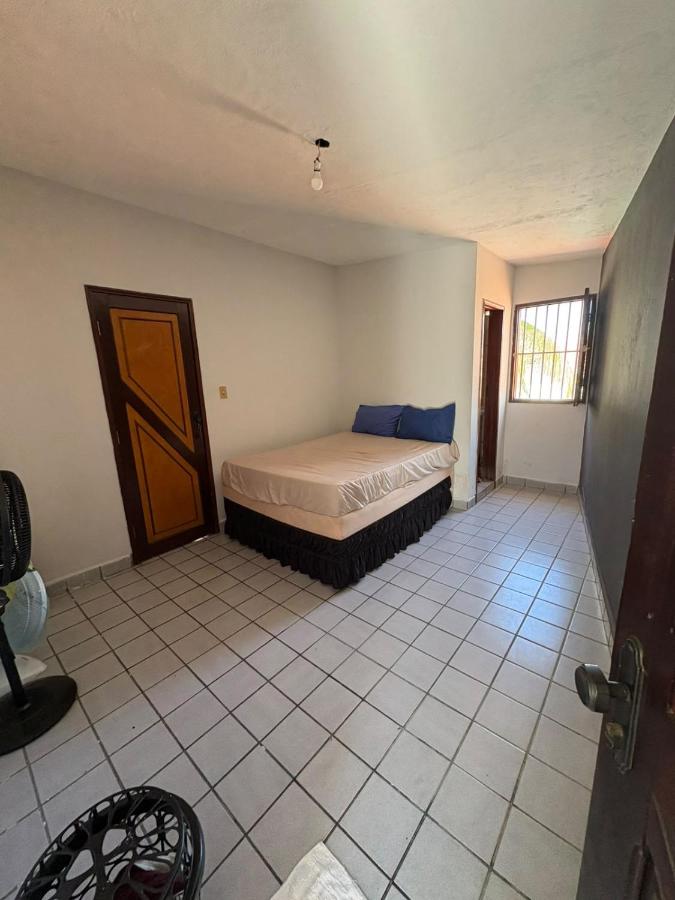 quarto simples com cama de casal, ventilador , tv , incluso café da manha - Ferienwohnung Juazeiro do Norte