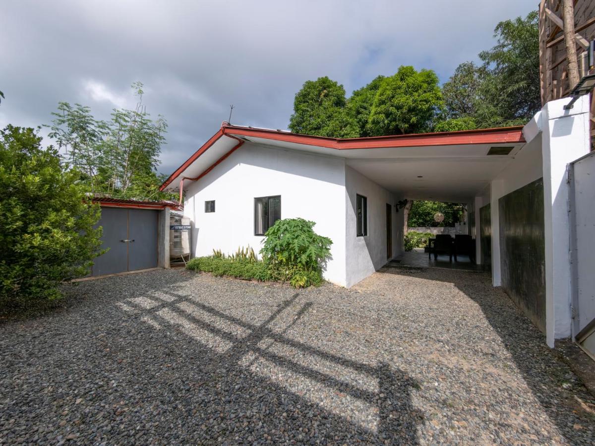 Calao Villa, Solar Villa 2 rooms with Private Pool - B&B El Nido