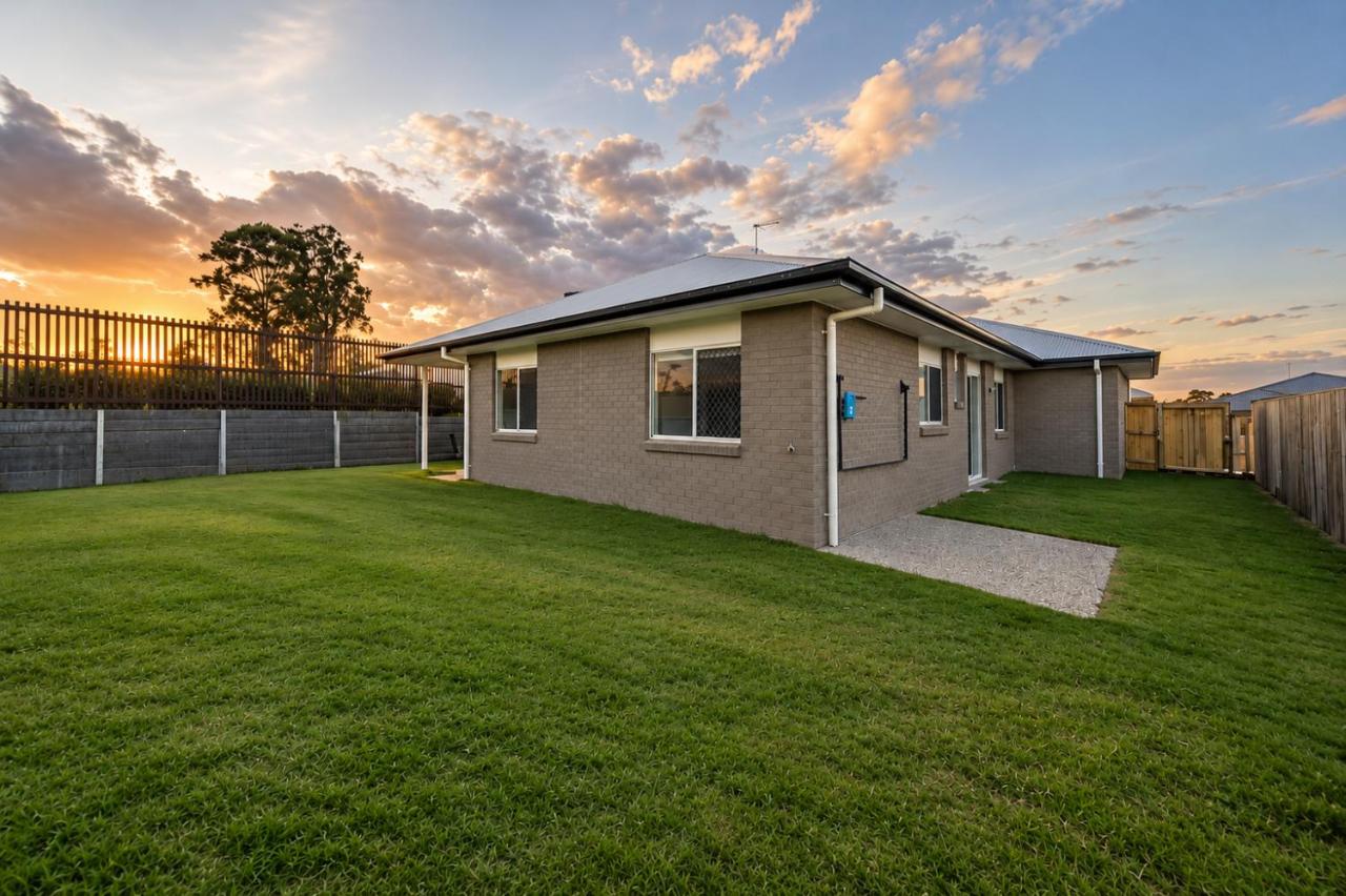 Brand New 4 Bedroom Belleview House near Ipswich - Ferienwohnung Ropeley
