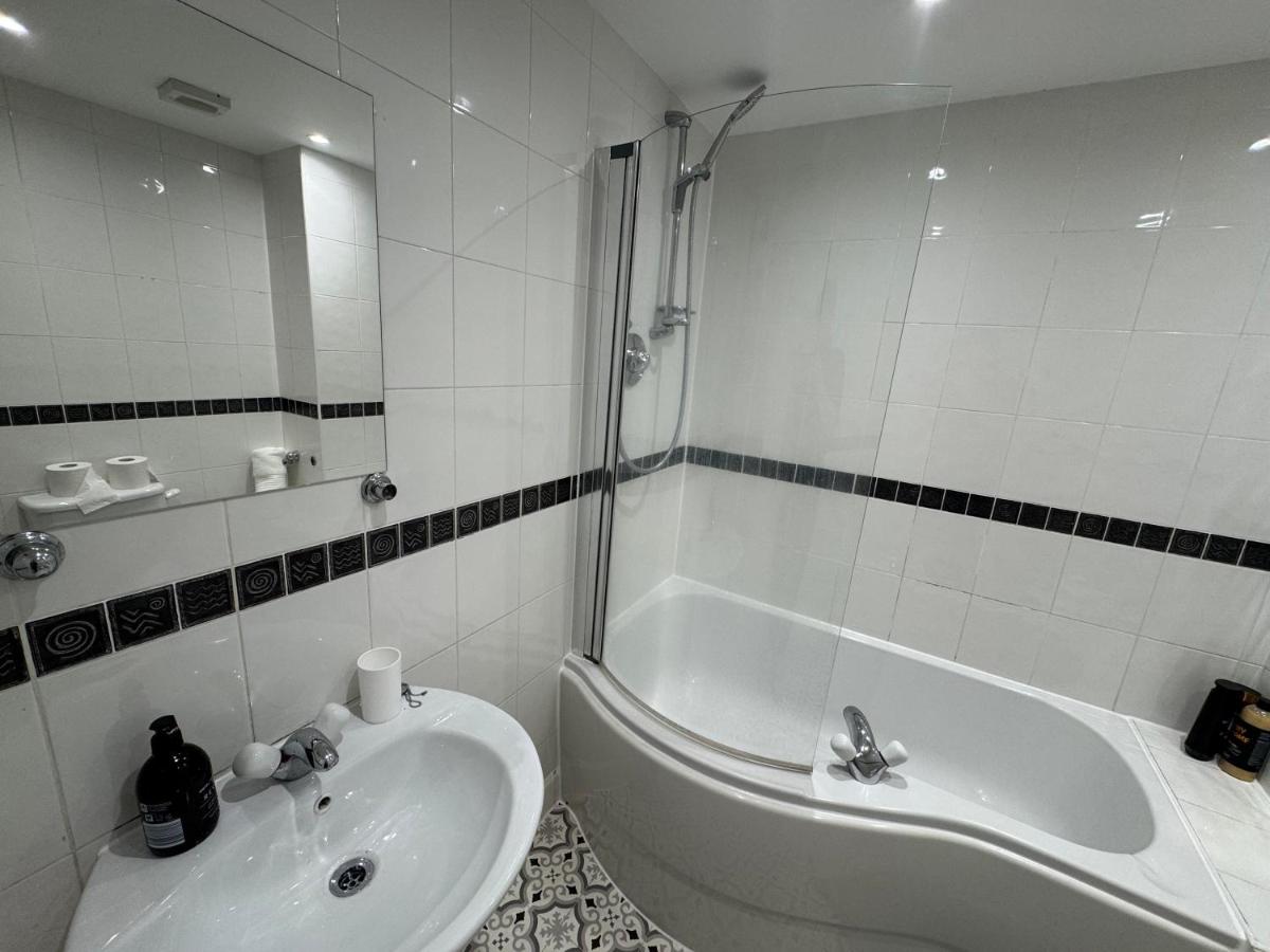Modern 1-bed apartments in Central Leeds - B&B Leeds