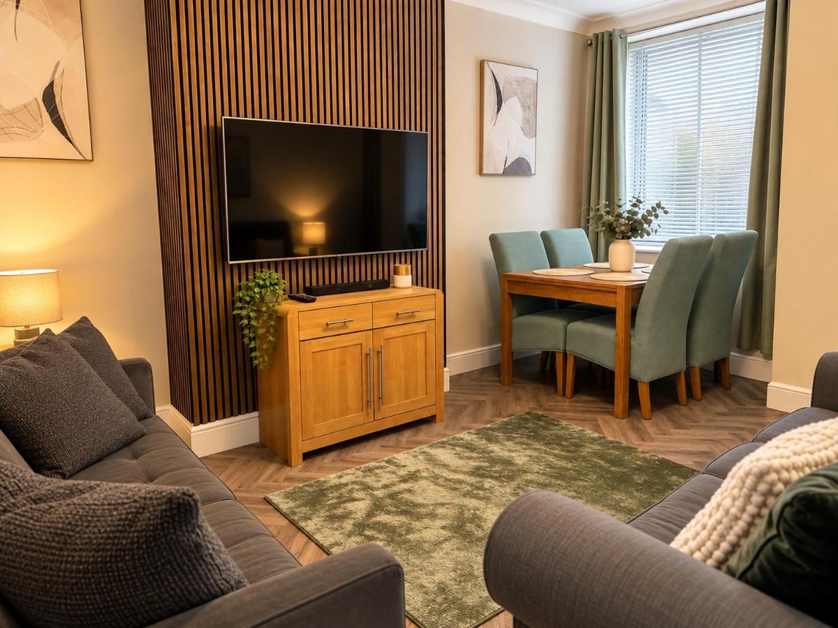 Nest House Crewe 4 Bedrooms Sleeps 7 - B&B Crewe