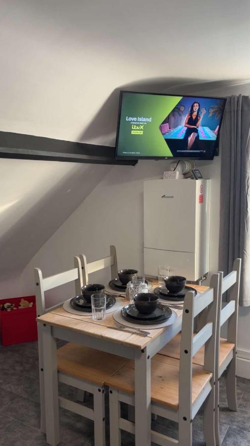 The Victorian Loft - Sleeps 4 -Parking & WIFI - B&B Yeovil