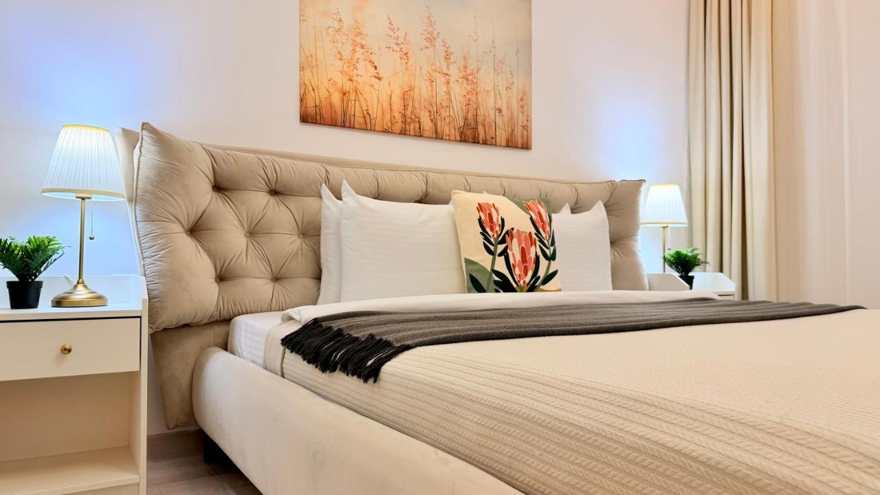Deluxe Studios - Perfect for Short or Long Stays - Bed and Breakfast Boekarest