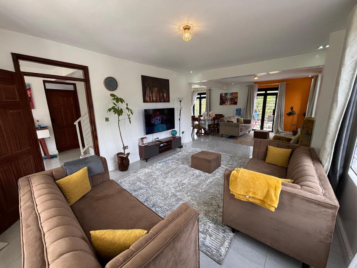Tazama Nyota Villa 5-Bedroom Secure Family Home - Chambres d'hôtes Eldoret
