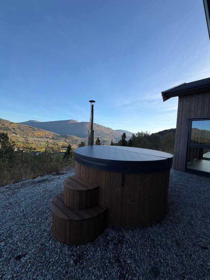 Hytte i flott natur og nær breen - B&B Hafslo