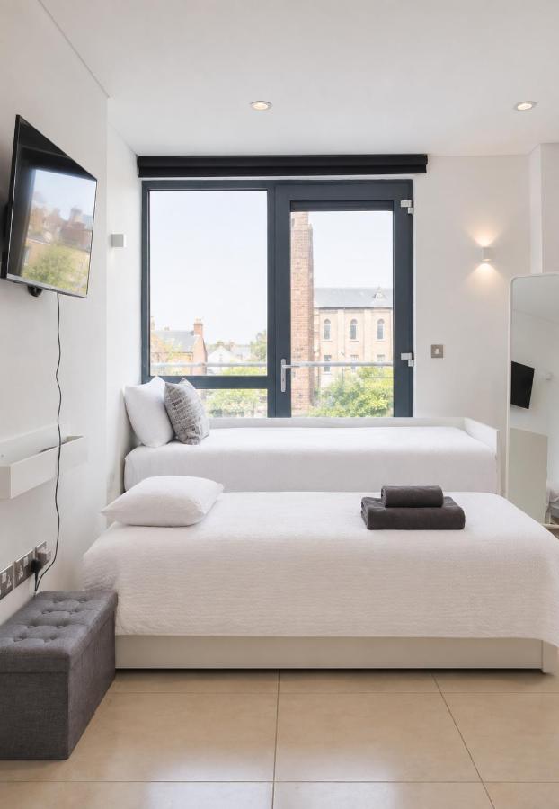 Modern 1 Bed deluxe Flat 5 min from Camden Town Sleeps 6 - Bed and Breakfast Londen