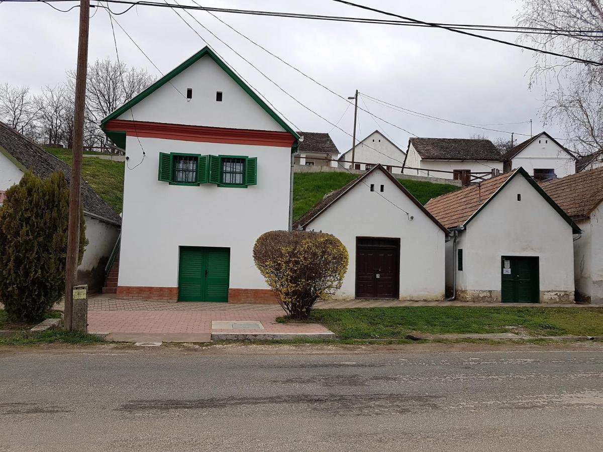 Pincesor Apartman - B&B
