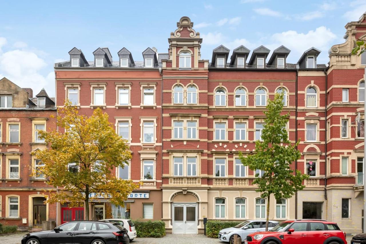 EasyStay Hof Apartment 130square metre Bahnof Zentral - Chambres d'hôtes Hof