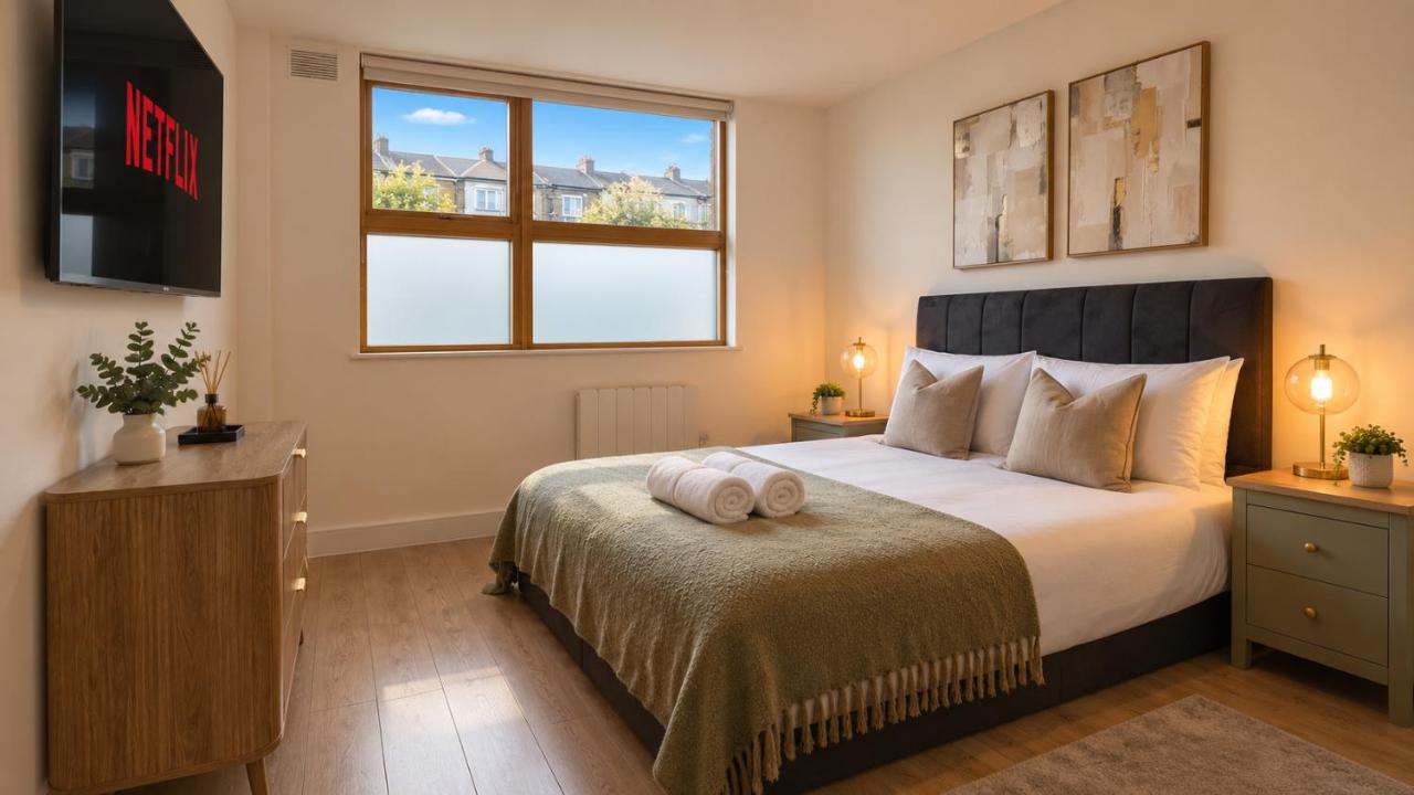 Near Tower Bridge - Stylish 1BR Flat - Parking - Sleeps 6 - B&B London