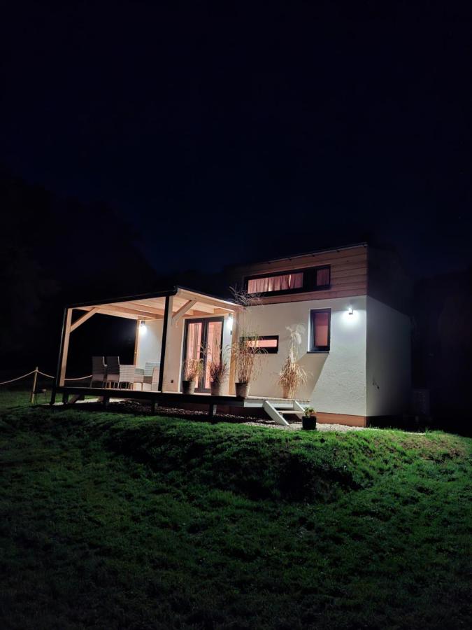 Tiny house Na louce - Chambres d'hôtes Náchod