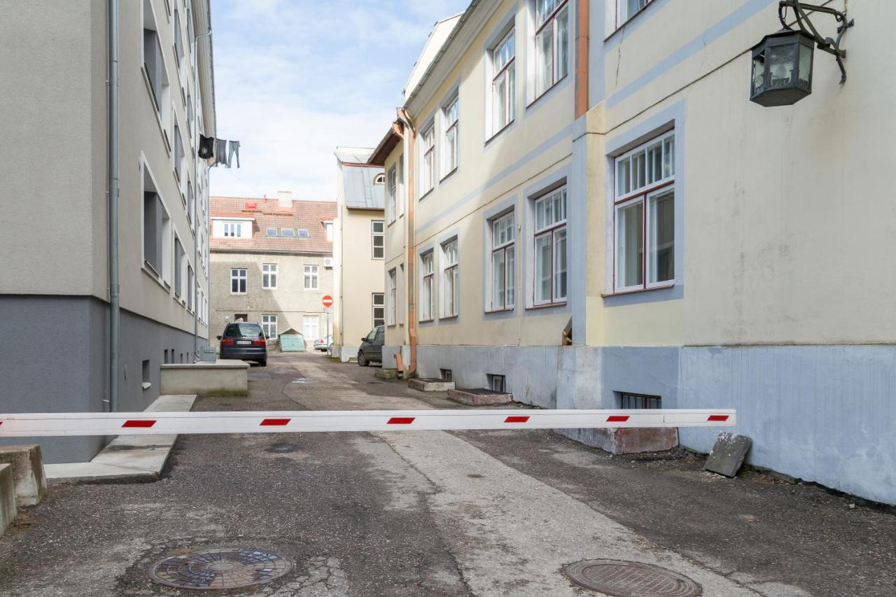 Saaresalu City Center Apartment - Bed and Breakfast