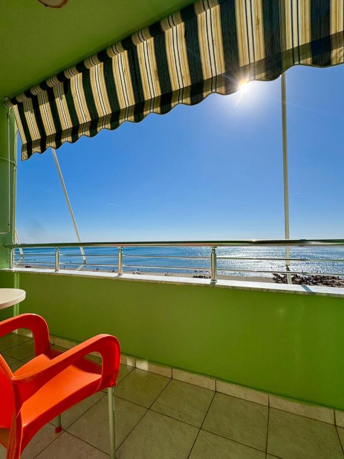 Beachfront Apartment - B&B Shëngjin