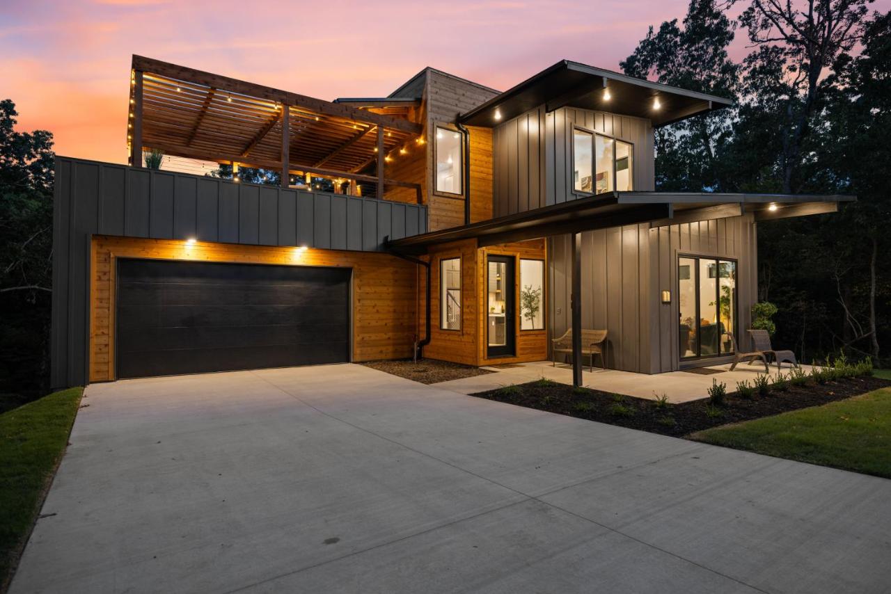 Lookout Chalet NEW Build huge Party Deck Hot Tub and Trail Access - Ferienwohnung Bella Vista