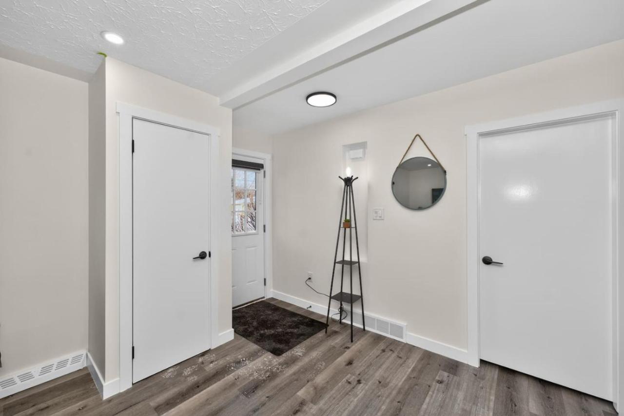 2BR Suite Family Friendly | Near YYC Airport & Downtown - 4412 – UP - Chambres d'hôtes Calgary