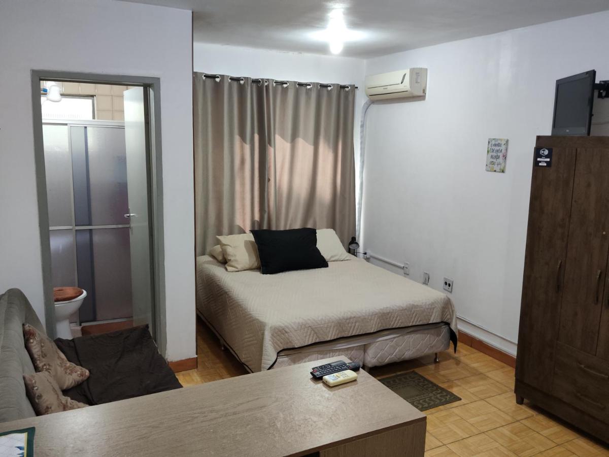 Kitnet Mobiliada no centro de São Leopoldo. - Chambres d'hôtes São Leopoldo