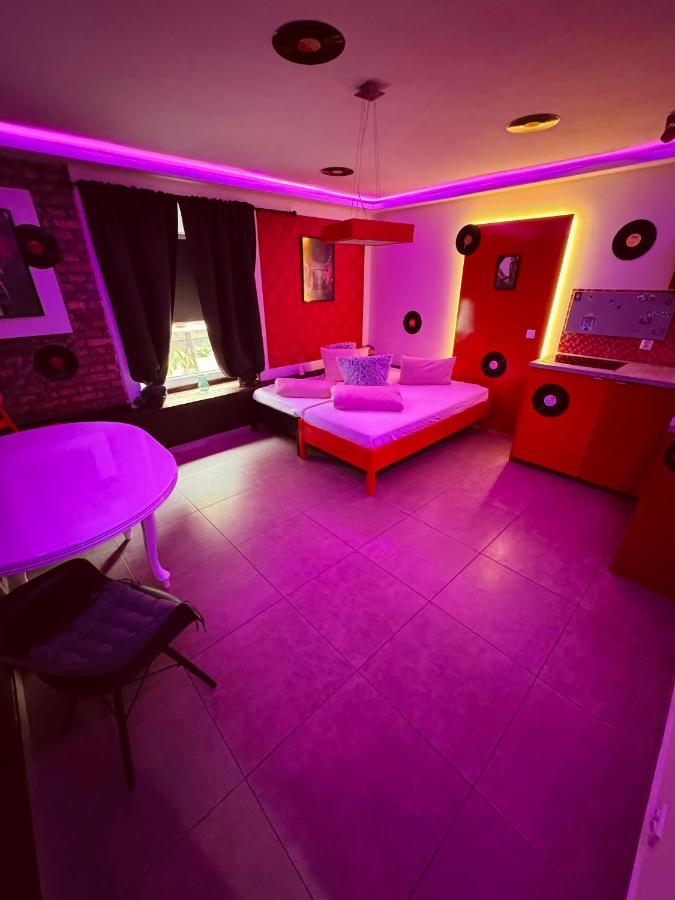 Analog Red Apartment - B&B Poznan
