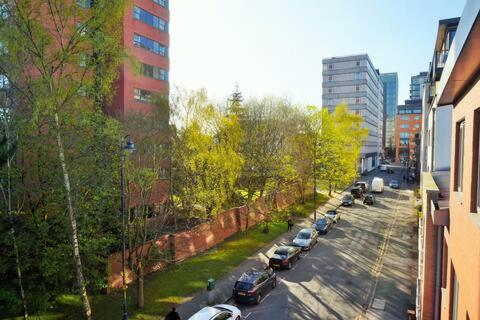 2 BHK in Birmingham City Centre, FREE Secure Parking, Balcony & Netflix - B&B Birmingham