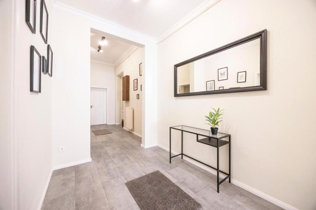Elite Downtown Retreat for Families & Friends - B&B Budapest
