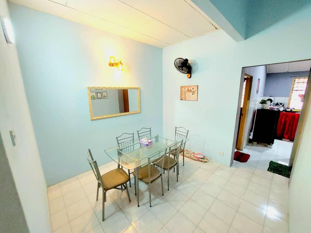 Aminah Homestay Ipoh Seluruh Rumah - Bed and Breakfast Ipoh