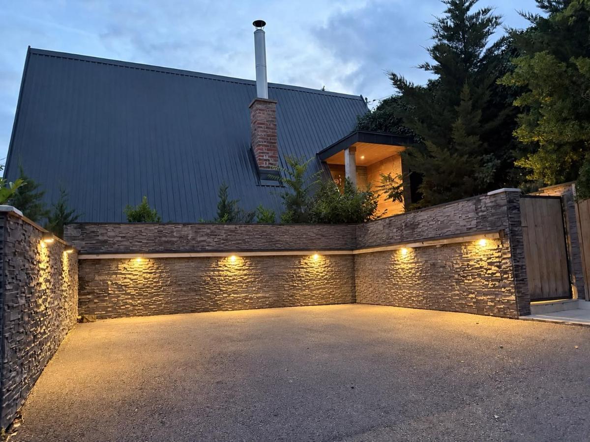 Modern cottage, views and a jacuzzi - B&B Pécs