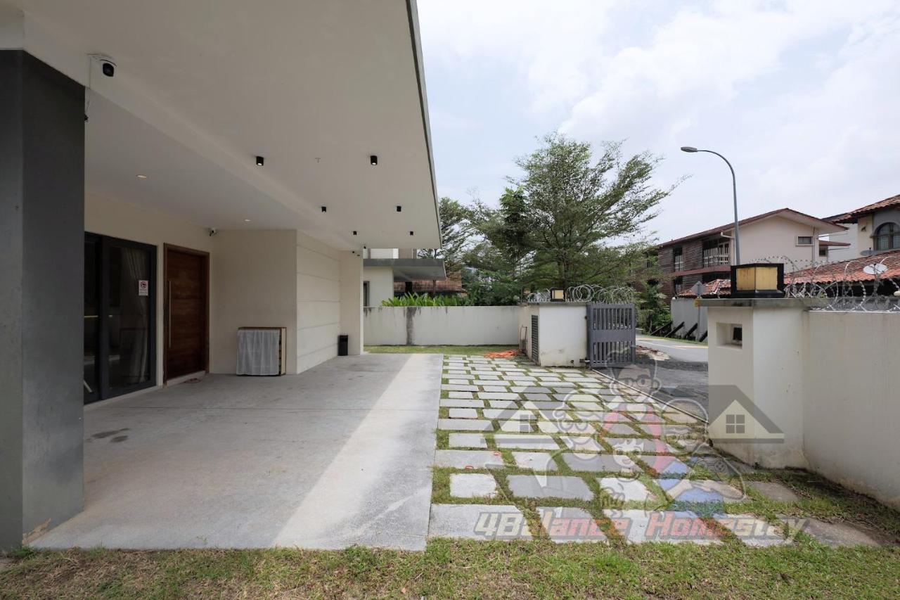 Pool Villa near KLCC 34 Pax - Karaoke & PS5 - 9 Cars - B&B Kuala Lumpur