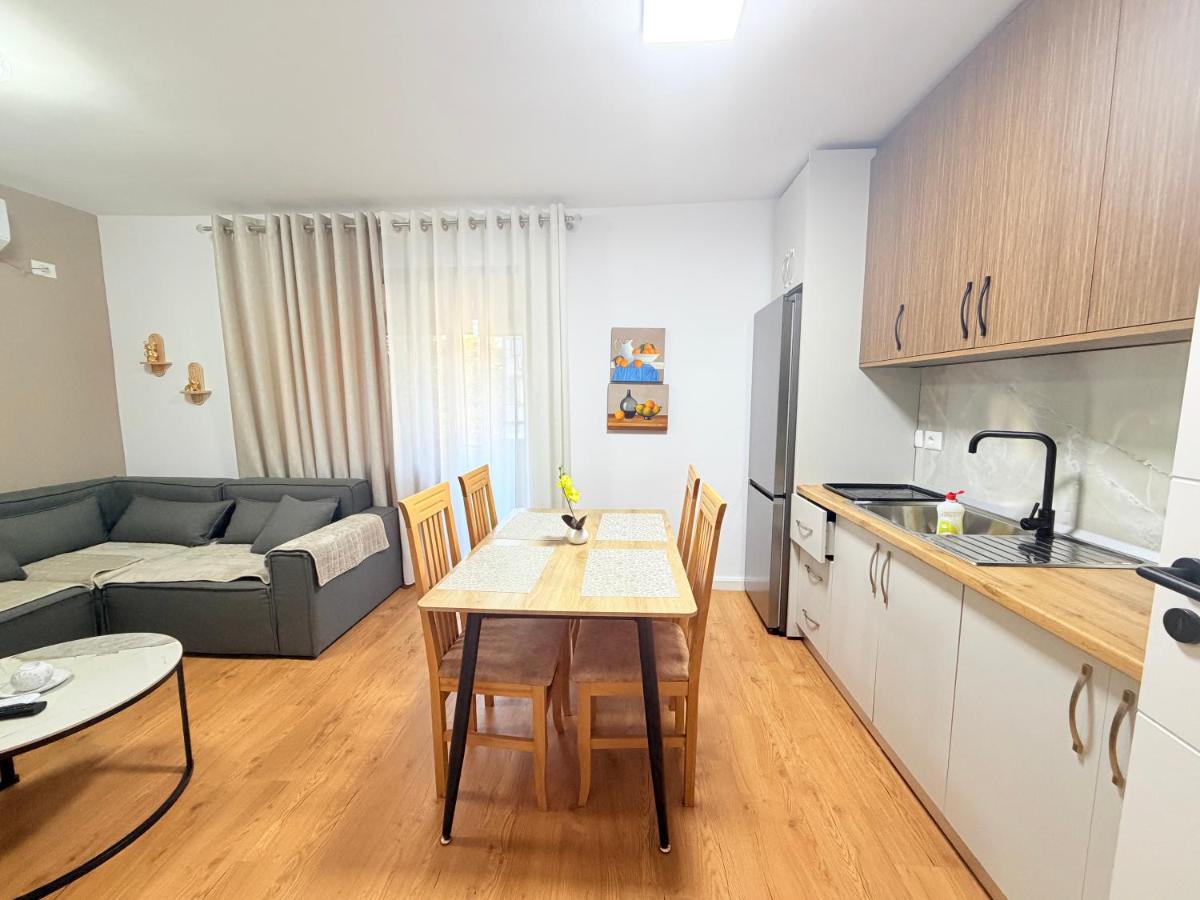 Cozy Central 2 Bedroom Apartment in Myslym Shyri - Ferienwohnung Tirana