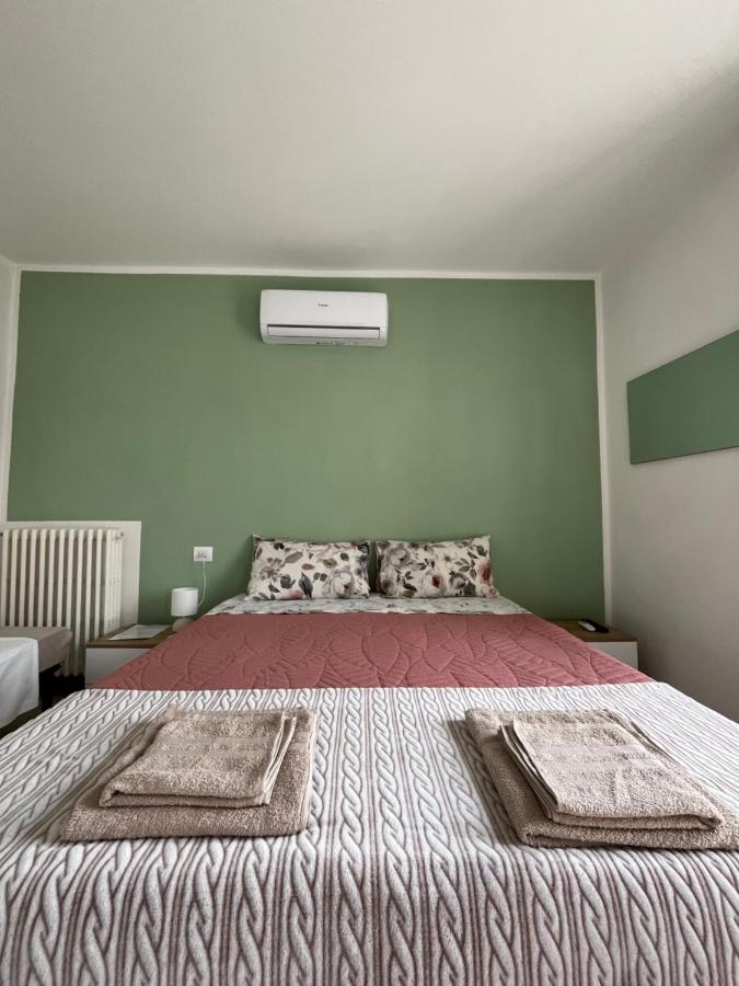 Camere di Pessione - Bagno privato e balcone - B&B Chieri