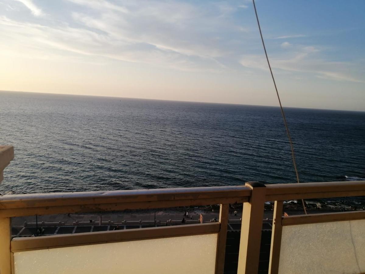 Cozy 1st line sea view for families only - Ferienwohnung Alexandria