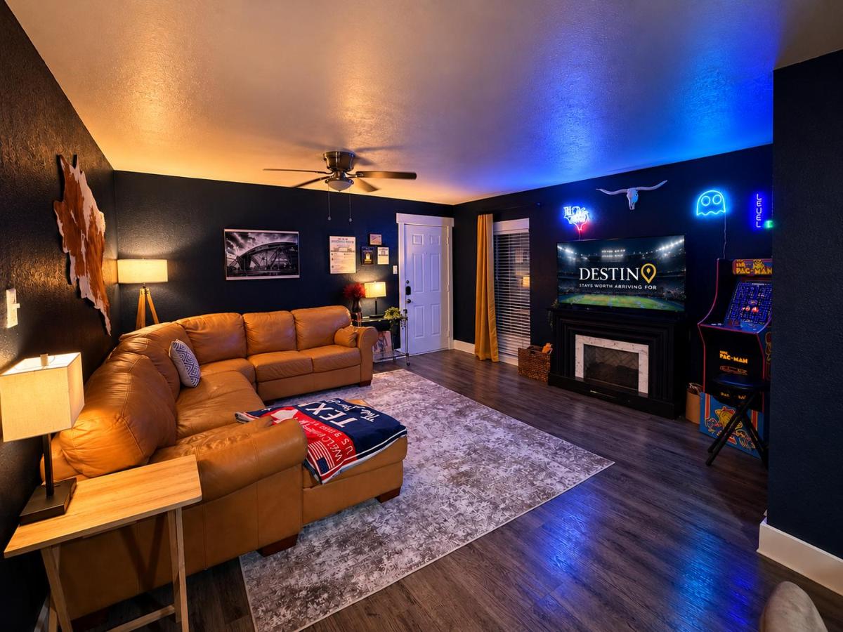 Destino Stadium Suite 440 - B&B Arlington