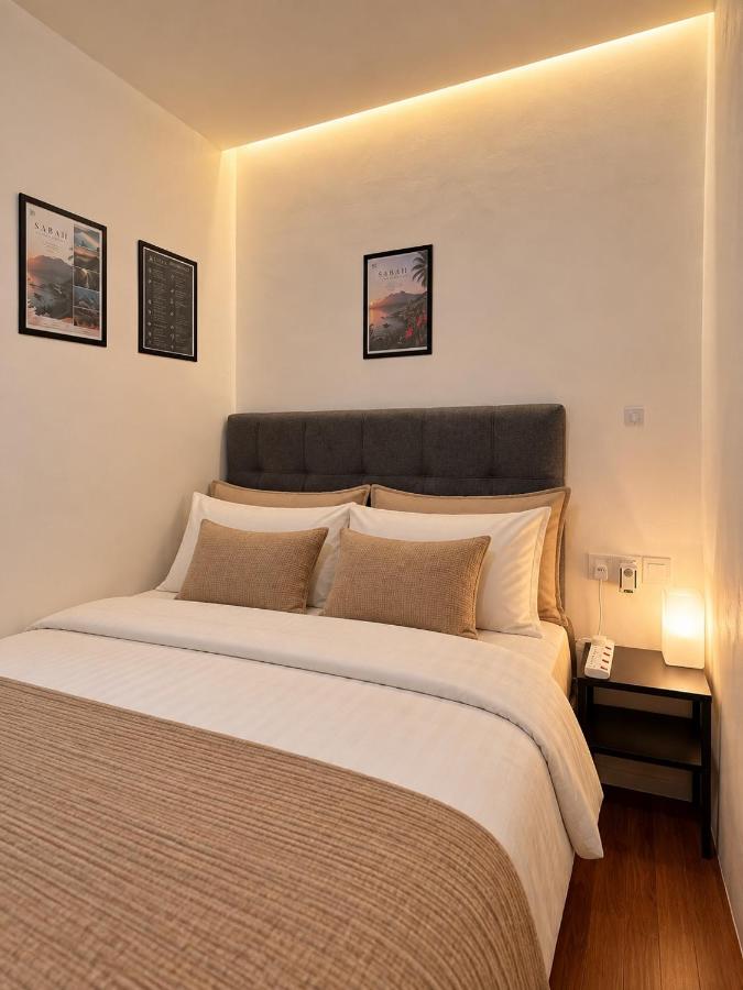 ALNAYRA Cozy Netflix Ensuite Room Api-Api KK - B&B Kota Kinabalu
