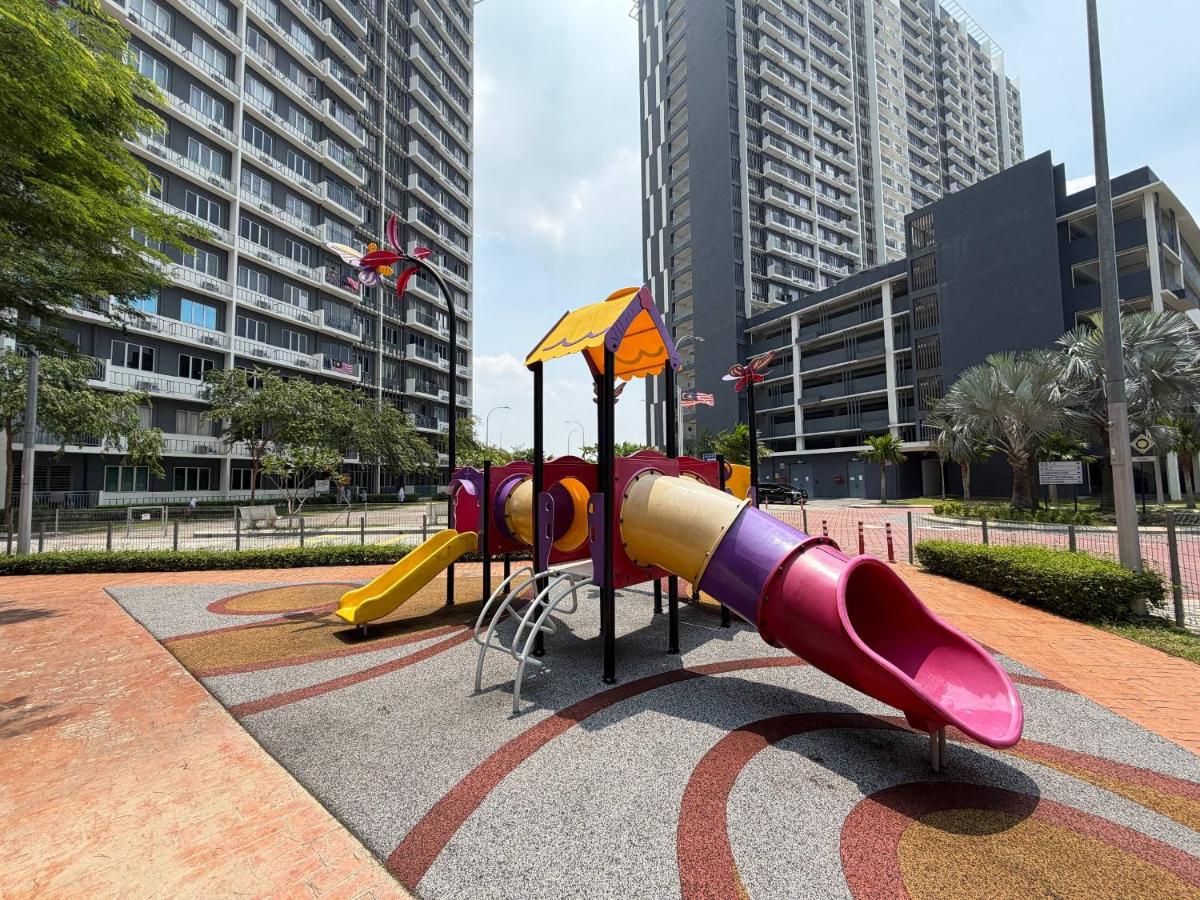10pax Adelia Residency Near to Bangi Wonderland - Bed and Breakfast Kajang