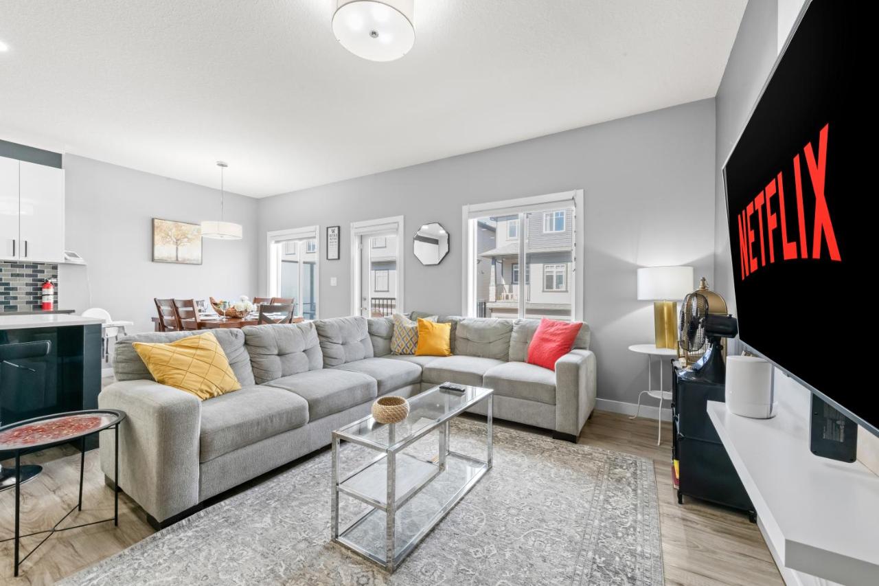 Luxury family vacation rental house in Edmonton,Alberta,Canada - Chambres d'hôtes Edmonton
