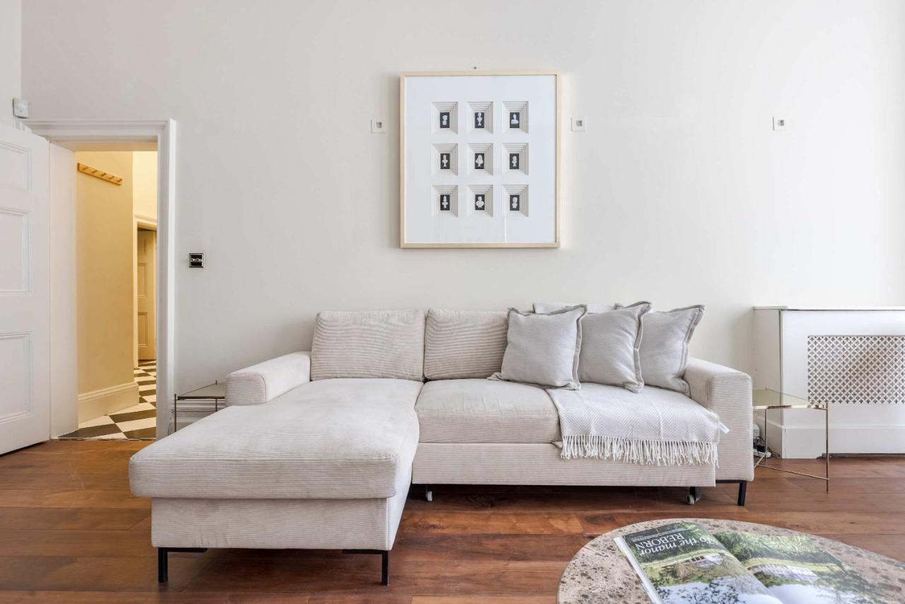Harrods Hideaway, Stylish 2BR Stay - B&B Londra