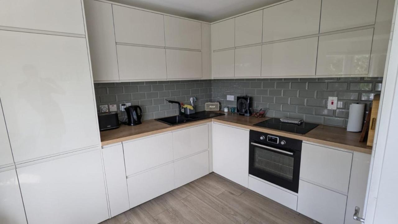 Large Newly updated 3BD Duplex 20Min to Airport - Ferienwohnung Dublin