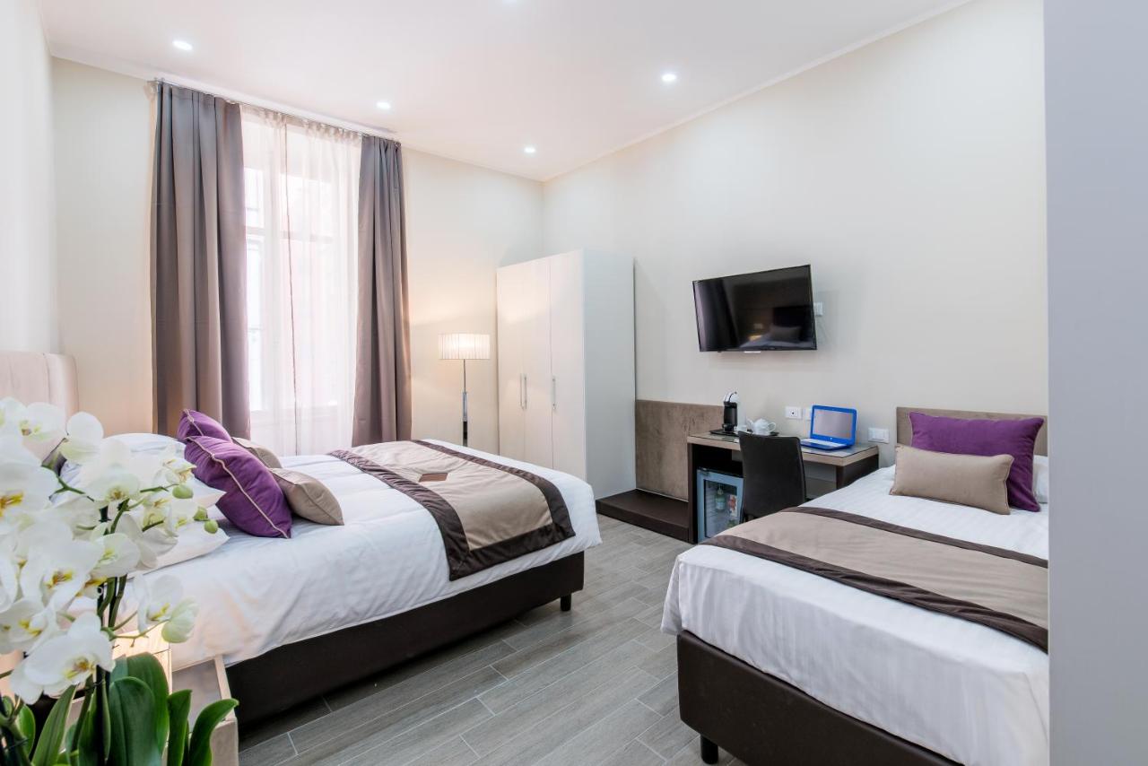 Two Connecting Double Rooms (2 + 3 Adults)