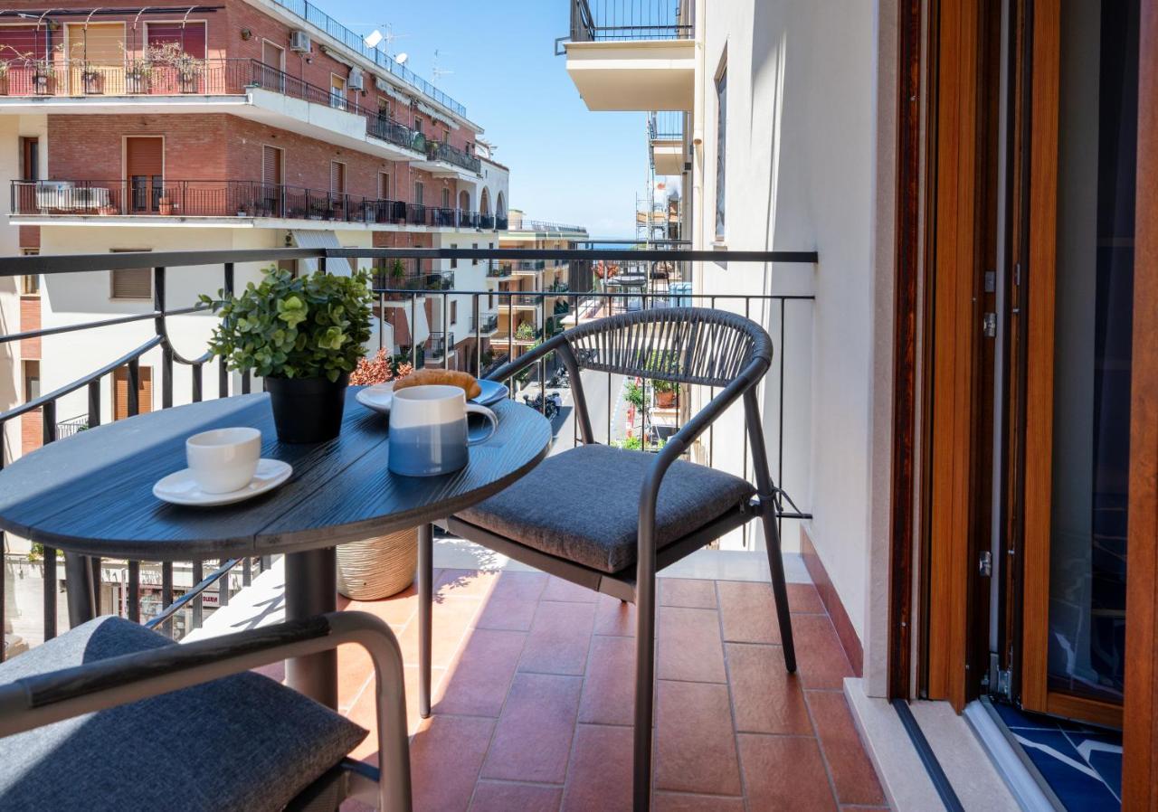 Elegant & Modern 4Bedroom Home in Central Sorrento - Chambres d'hôtes Sorrente
