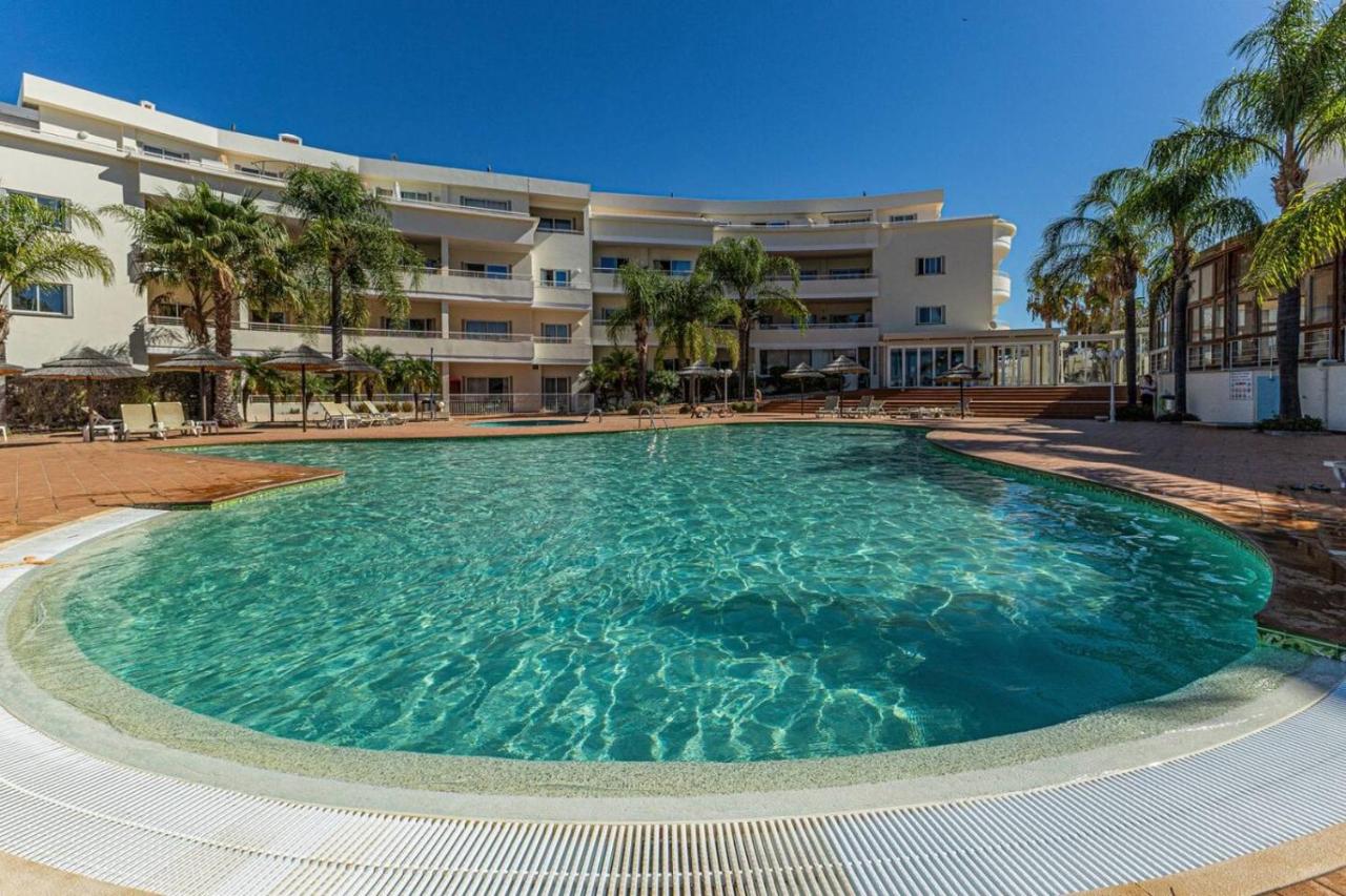 Porto de Mós Retreat | Sea View, Pool & Gym - B&B Lagos