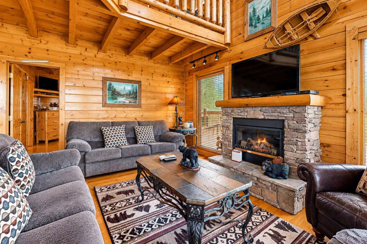 Off The Grid Mtn Cabin Sleeps 10 Game Table Views - B&B Pigeon Forge