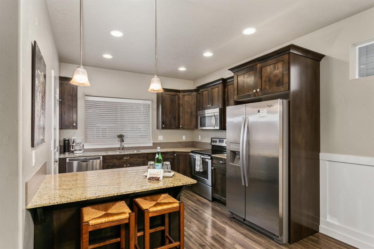Classy Home By The Village Boise Town Square-59 - Chambres d'hôtes Boise
