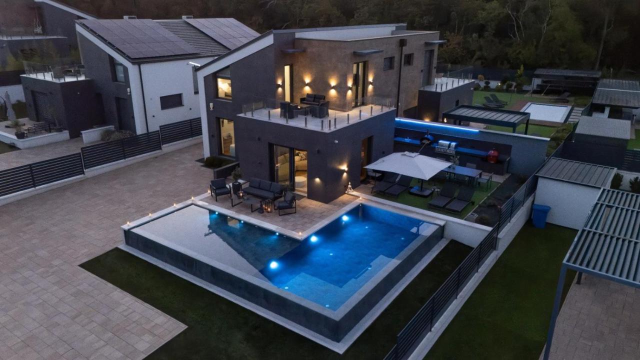 Villa Porta Verde IV - Infinity pool BBQ Luxury - B&B Balatonalmádi