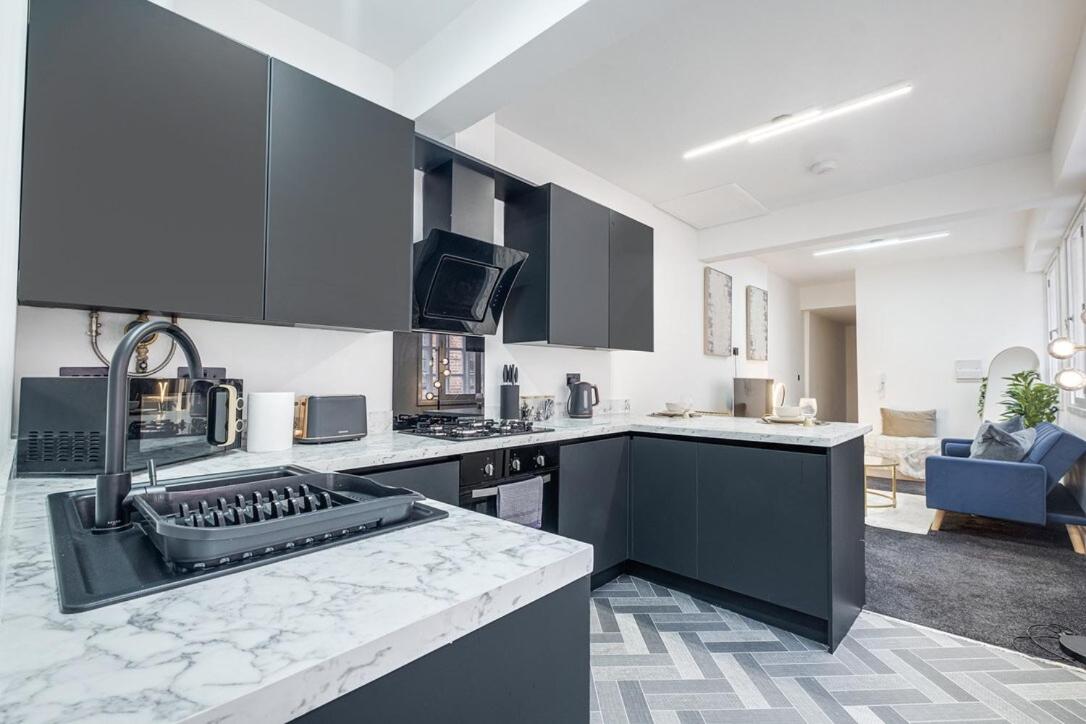 2 Bed Apartment, JQ Central Birmingham with Workspace & Fast WiFi by Homeservation - B&B Birmingham
