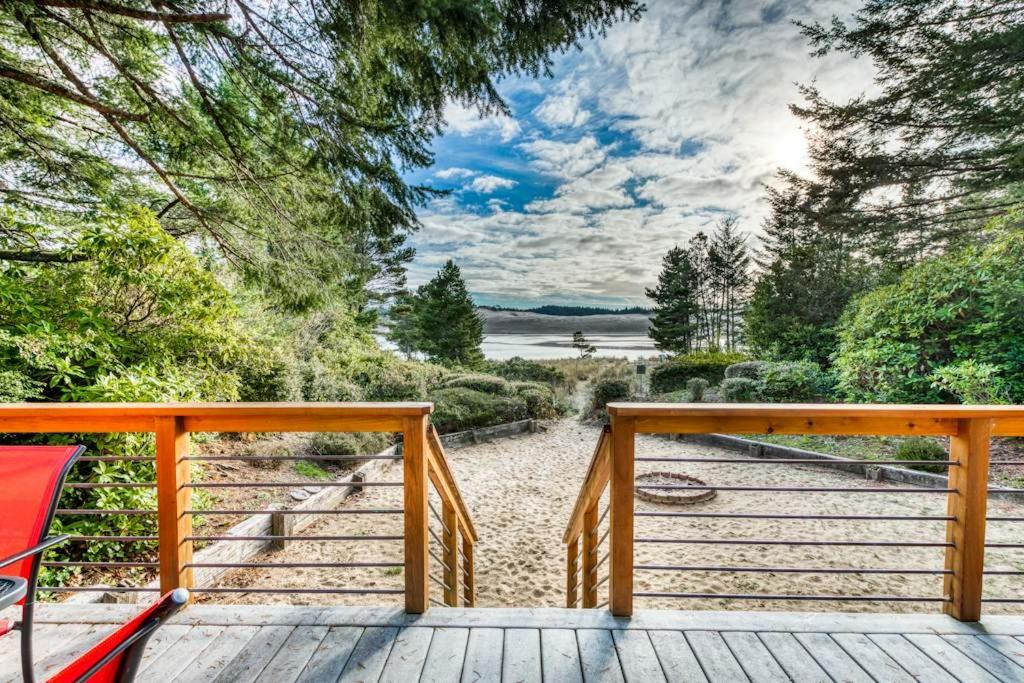 Gorgeous riverfront house with entertainment - near Bay Street and the beach - Chambres d'hôtes Florence