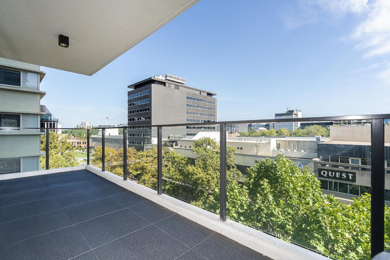 North-Facing APT 3 min to Canberra Times Fountain - Hosted by CanStay - B&B Canberra