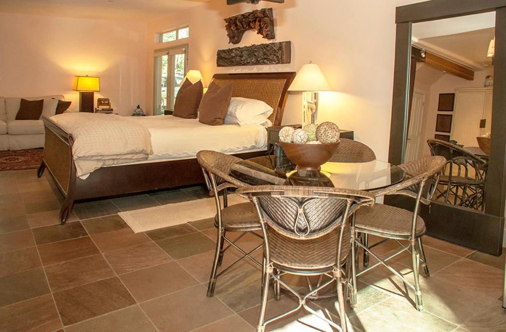 King Room with Spa Bath