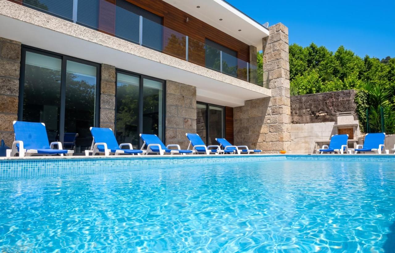 Luxurious Villa in Vieira do Minho - Private Pool - B&B Vieira do Minho