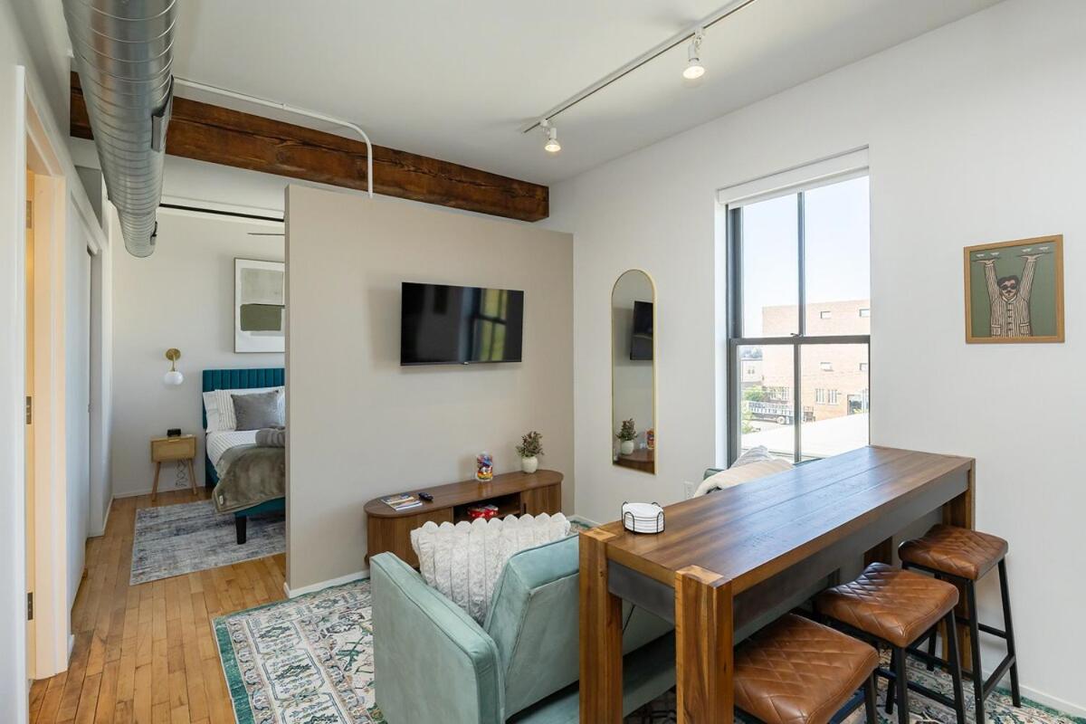 Downtown 1 bed1 bath loft in DSM, Gym, Parking - Bed and Breakfast Des Moines