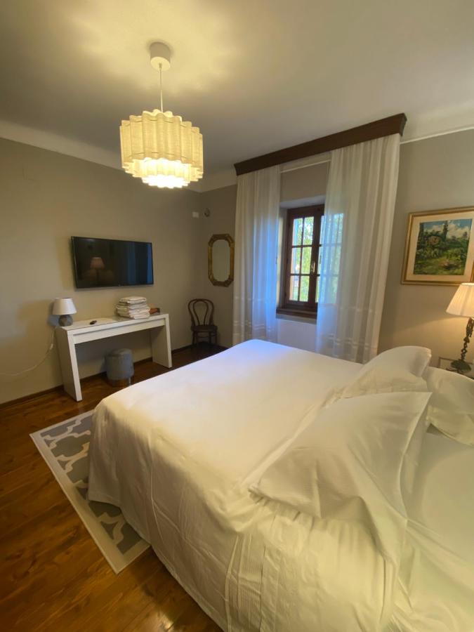 Camera Matrimoniale con Vista Giardino